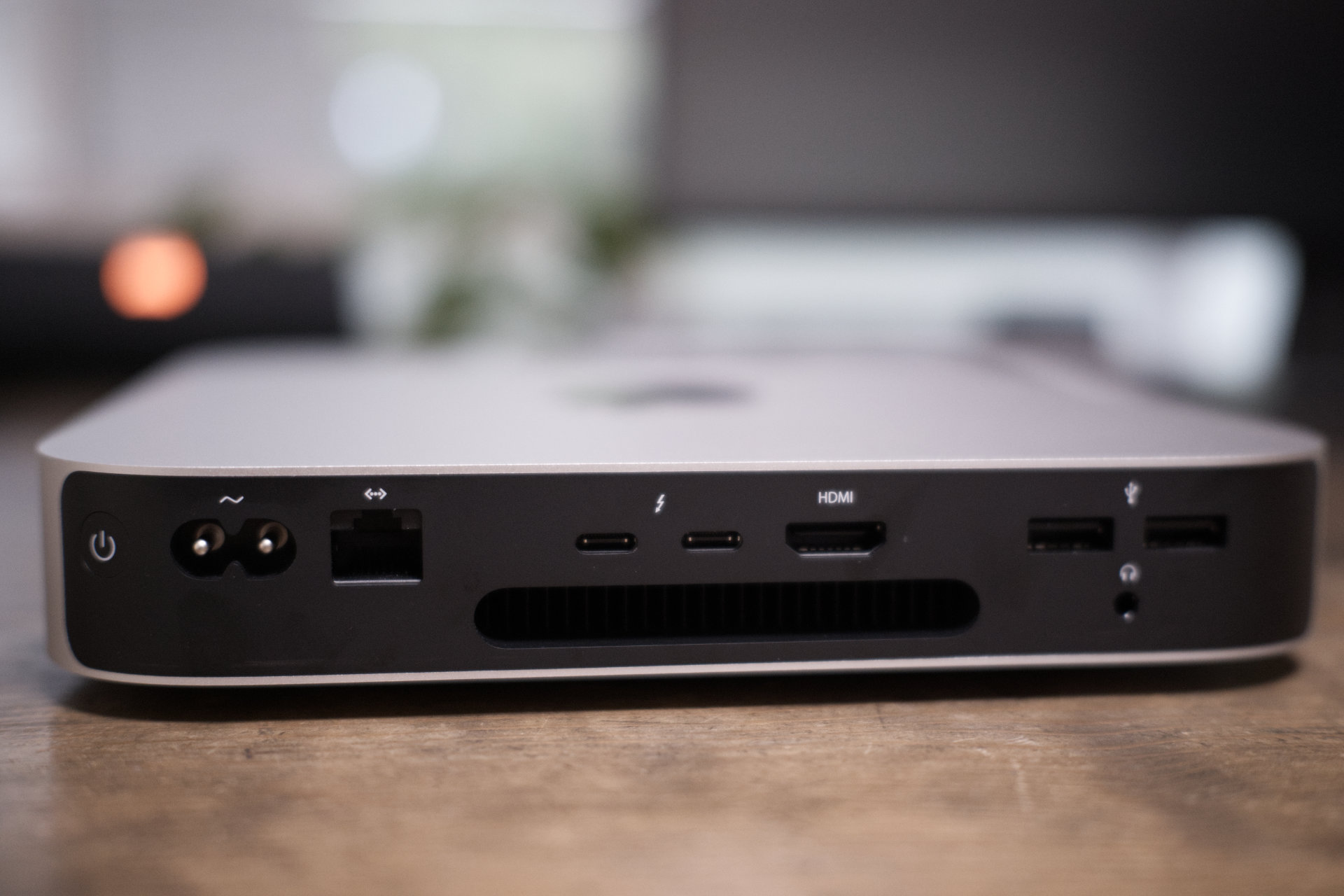 M1 Mac mini 接続と拡張性 Thunderbolt / USB 4ポート