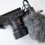 SIGMA fpにSmallRig SSDクランプ＆SanDisk SSD 2TBとRODE VideoMicroとの組み合わせ前方上部側面構図