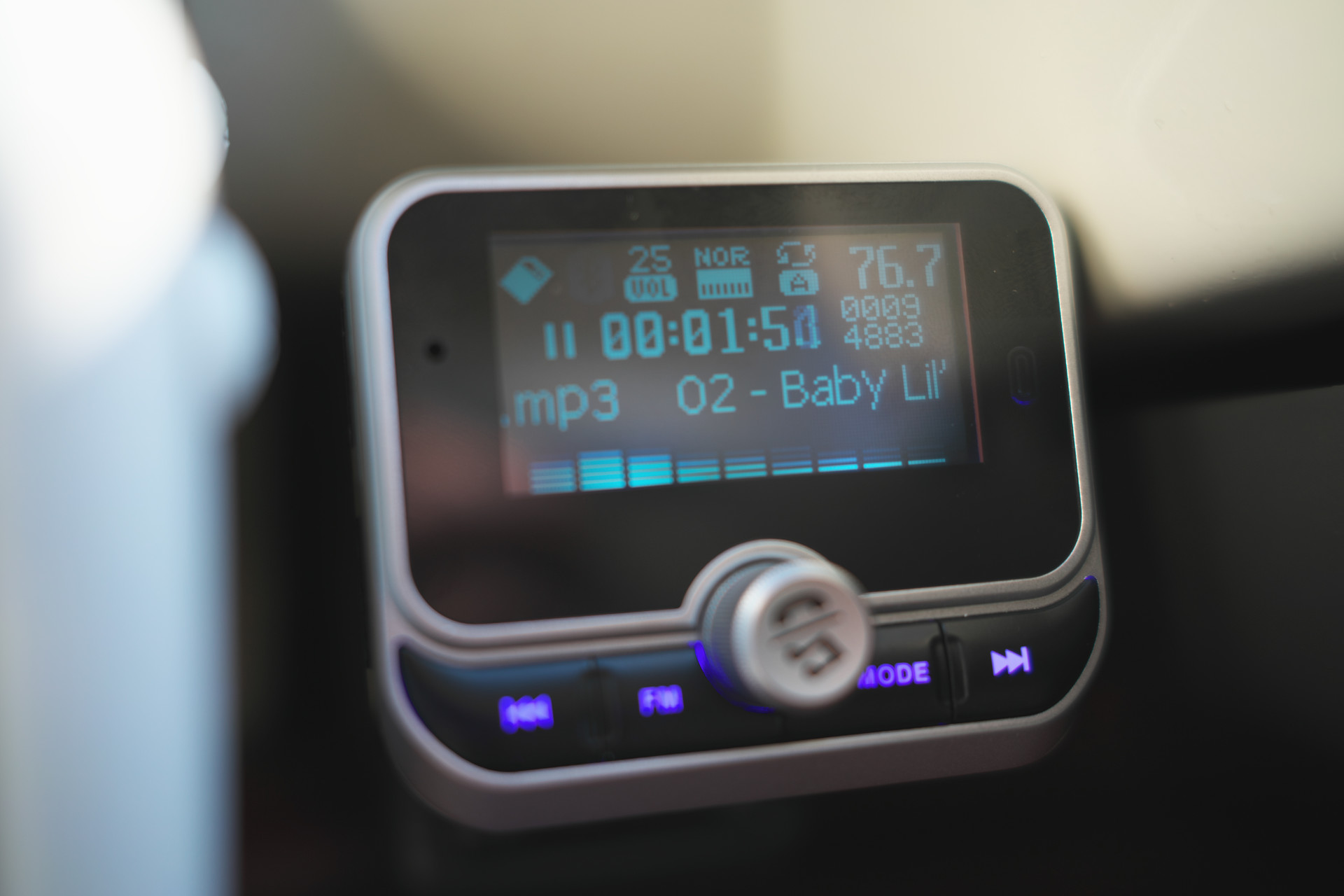 Tinzzi （第2世代）車載設置例 液晶モニター表示内容 MP3音楽ファイル再生「FMトランスミッター Bluetooth」 