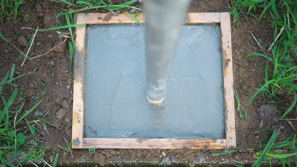 胆管パイプの土台をコンクリートで土台施工｜撥水シェード（オーニング タープ）設置- カーポート代用