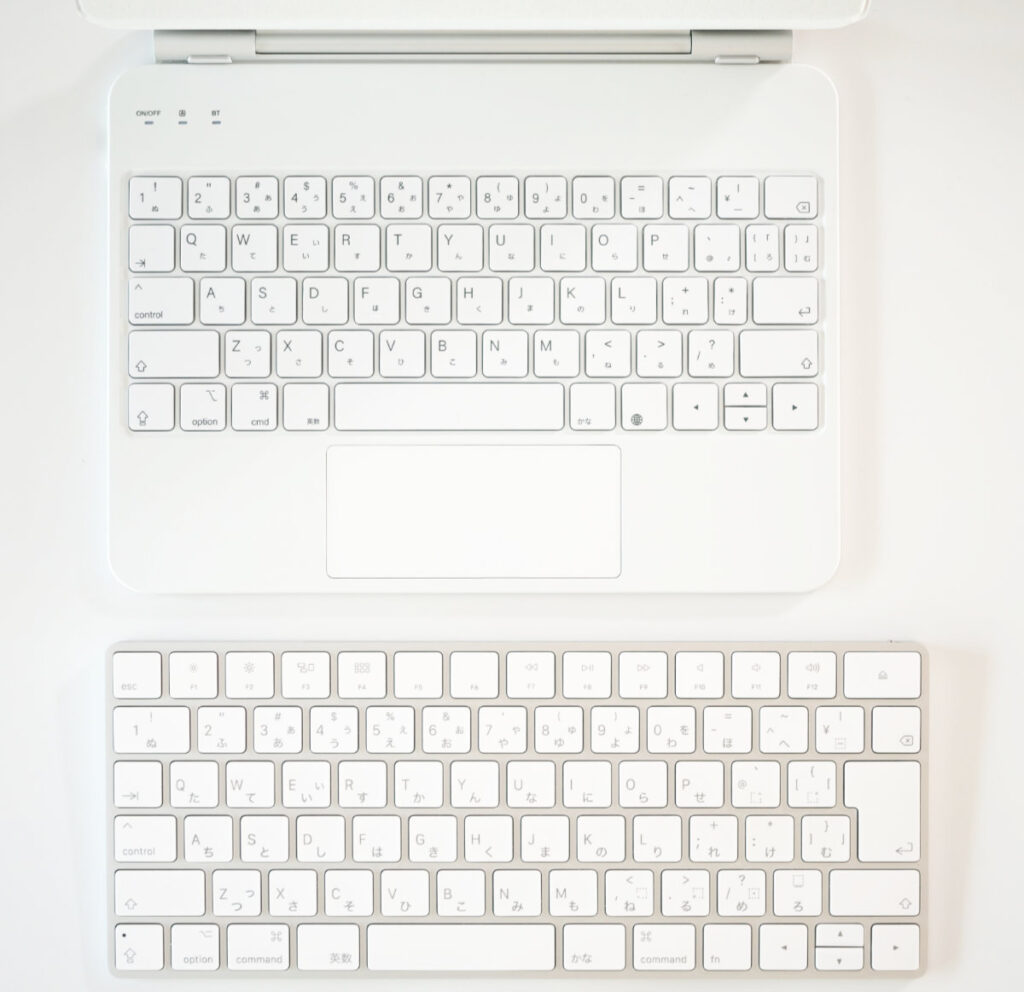 JIS 日本語配列 Apple Magic Keyboard vs HOU Trackpad Keyboardサイズやキー間隔の比較画像