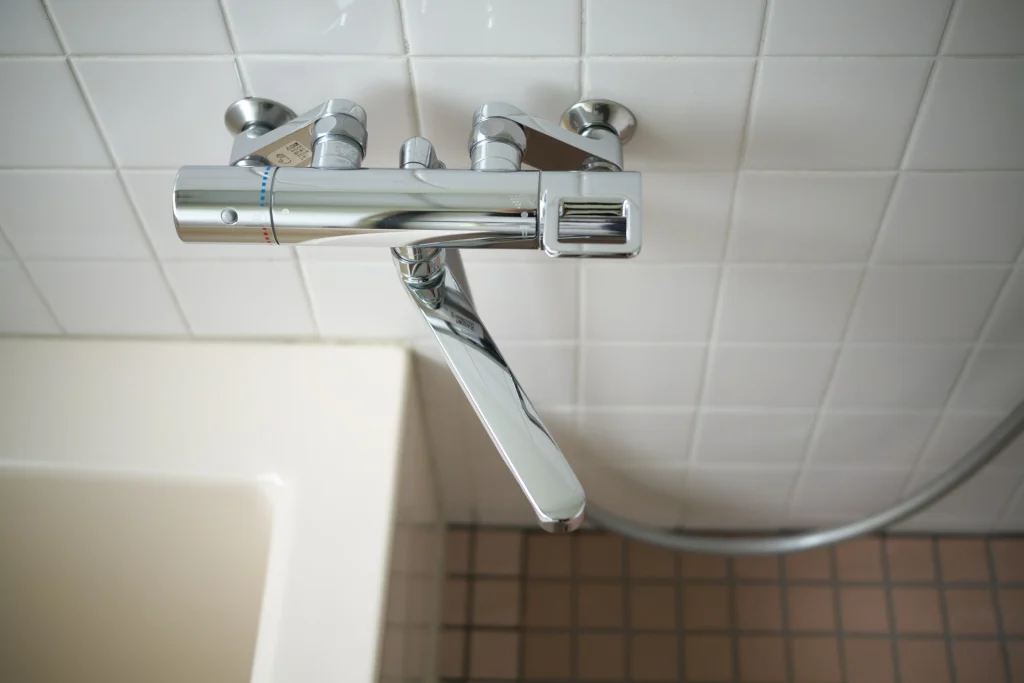 お風呂のタイル目地のカビやカラン（水栓の管、ハンドル、蛇口）の水垢対策方法