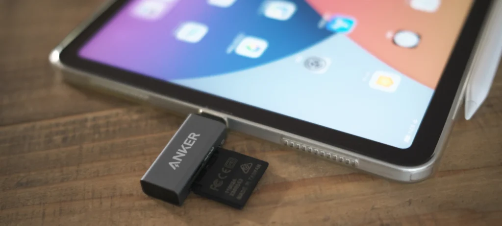 Anker 2-in-1 SD / microSD 対応USB-Cカードリーダー 、iPadやスマートフォンに接続・使用が可能